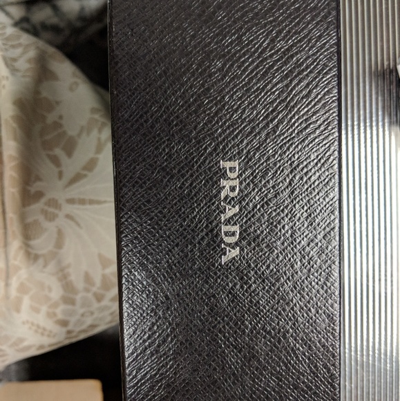 Prada sunglasses - Picture 4 of 4